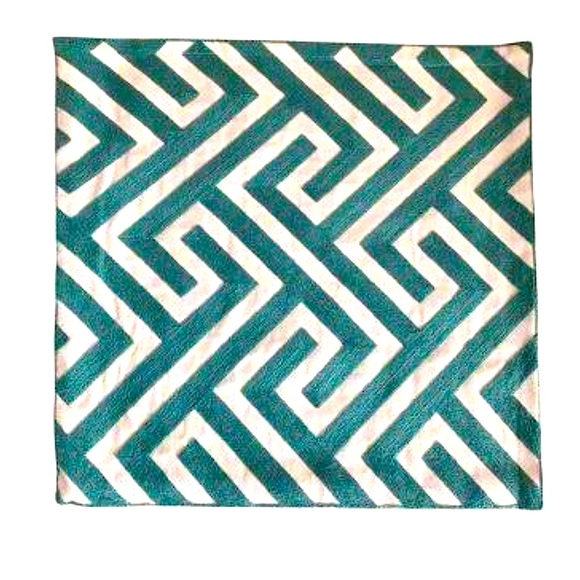 Fancy Queen Modern Embroidered Throw Pillow Covers Set of 4 17.5” x 17.5” New - Picture 3 of 15